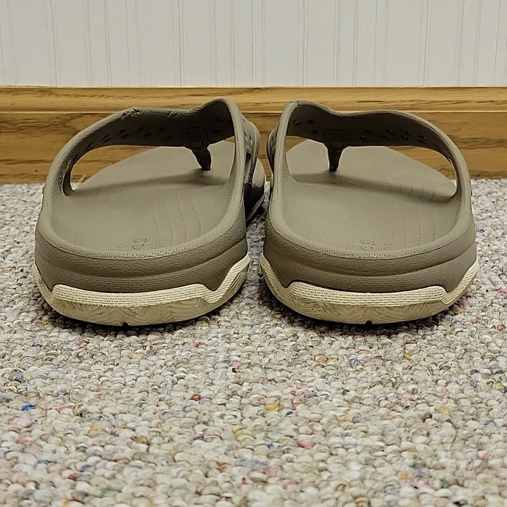 CROCS Men's Beige Swiftwater Flip-Flops Sz 10. Spring Break Coastal Beach Swim